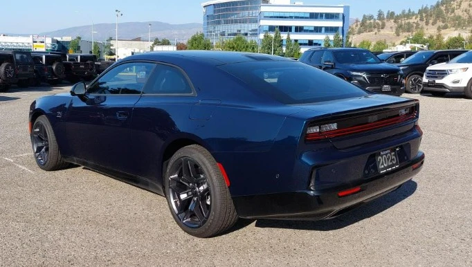 2025 Dodge Charger 8th Gen - Image 4 of 14