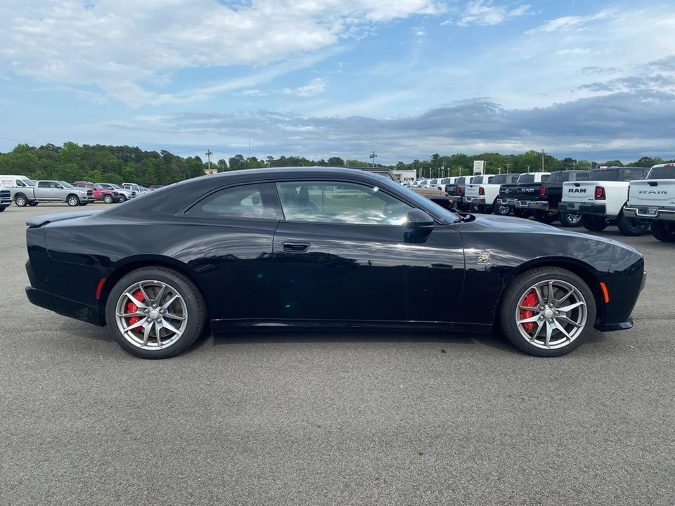 2025 Dodge Charger 8th Gen - Image 4 of 12