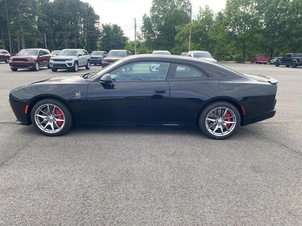 2025 Dodge Charger 8th Gen - Image 8 of 12