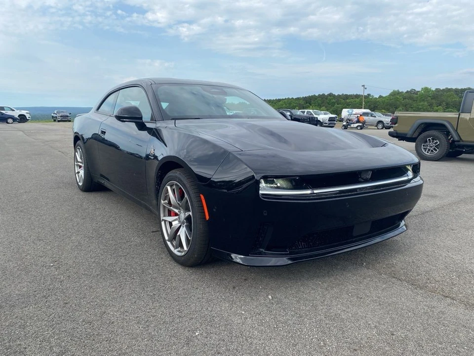 2025 Dodge Charger 8th Gen - Image 3 of 12