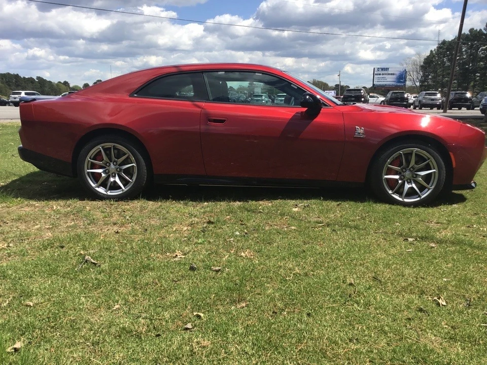 2025 Dodge Charger 8th Gen - Image 6 of 12