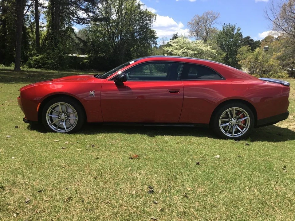 2025 Dodge Charger 8th Gen - Image 2 of 12