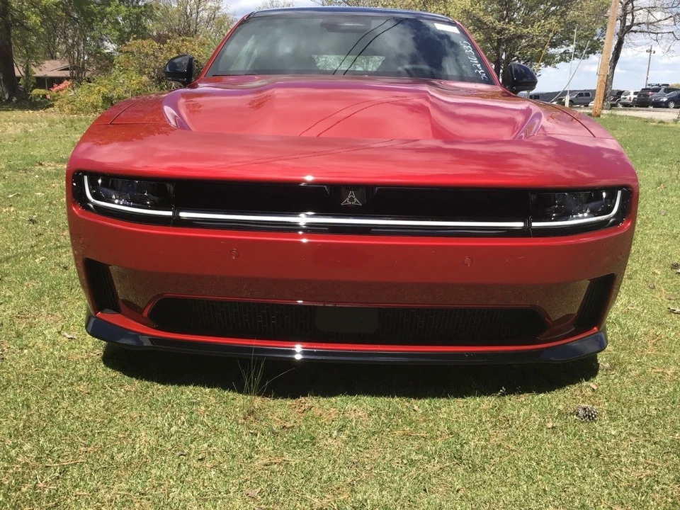 2025 Dodge Charger 8th Gen - Image 8 of 12