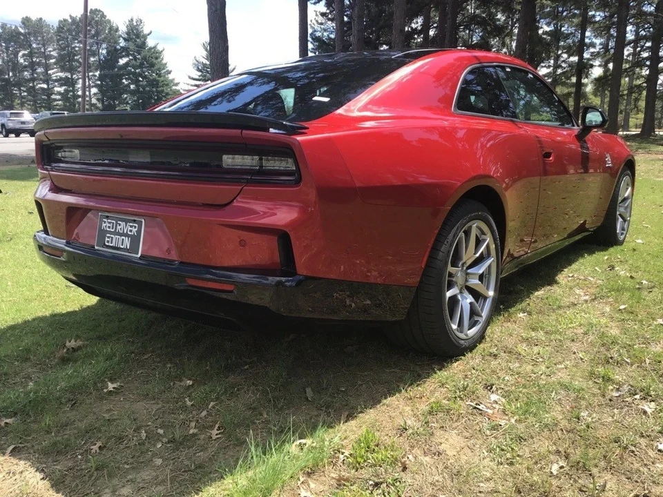 2025 Dodge Charger 8th Gen - Image 5 of 12
