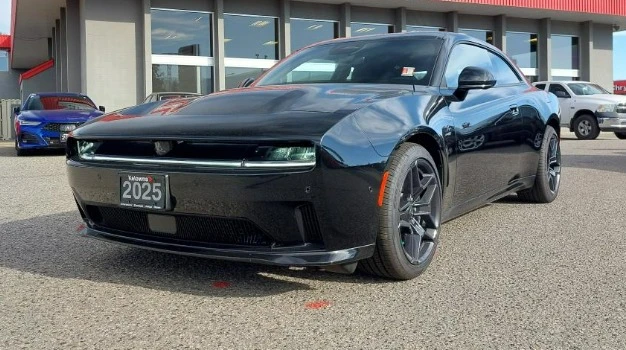 2025 Dodge Charger 8th Gen - Image 2 of 13