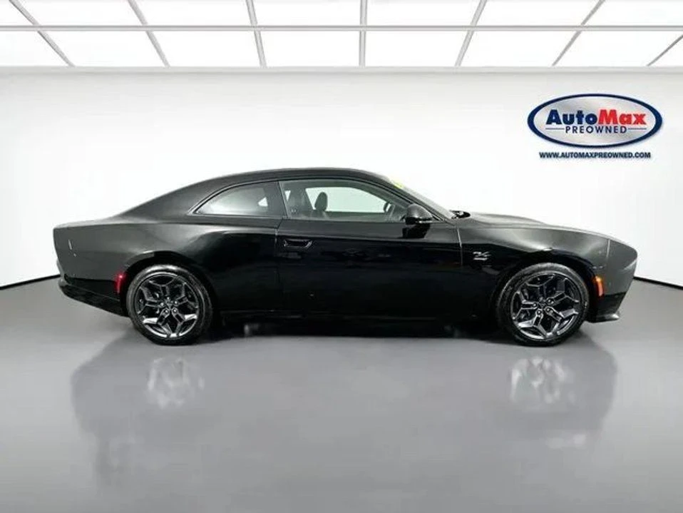 2025 Dodge Charger 8th Gen - Image 8 of 20