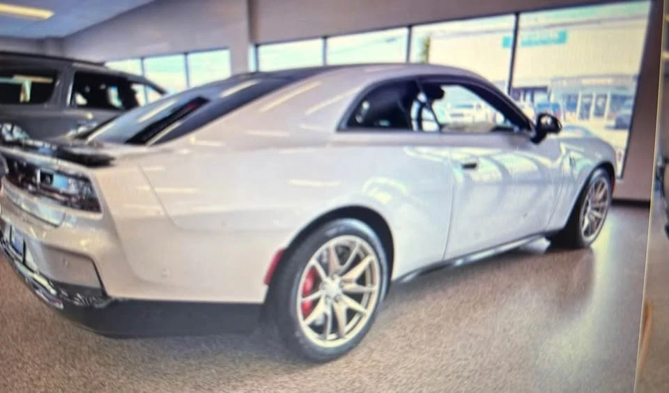 2025 Dodge Charger 8th Gen - Image 6 of 9