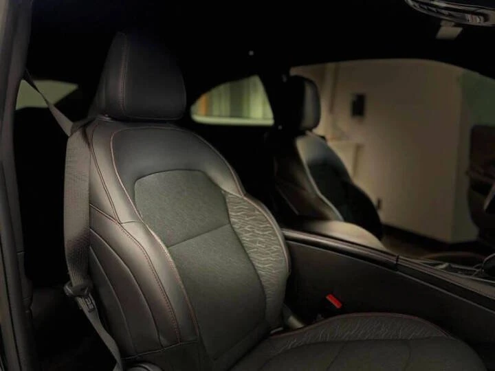 2025 Dodge Charger 8th Gen - Image 8 of 11