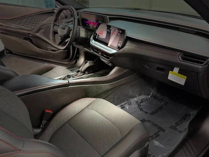 2025 Dodge Charger 8th Gen - Image 6 of 11