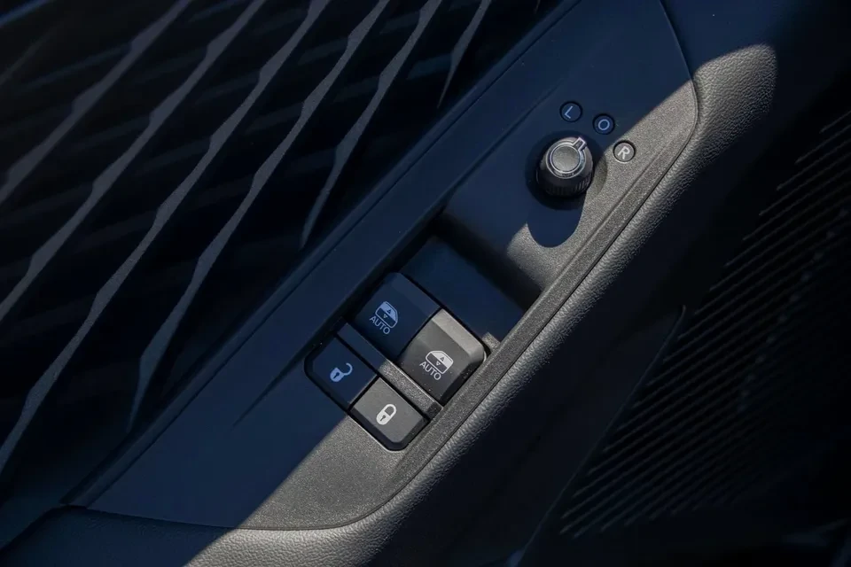 2025 Dodge Charger 8th Gen - Image 16 of 20