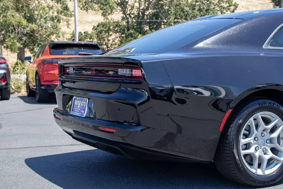 2025 Dodge Charger 8th Gen - Image 11 of 20