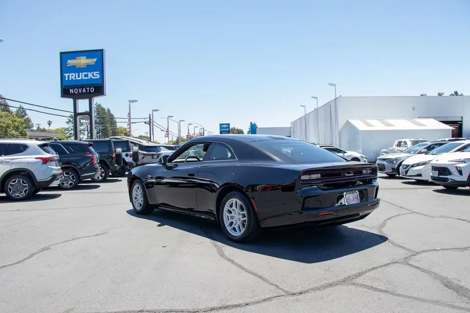 2025 Dodge Charger 8th Gen - Image 8 of 20