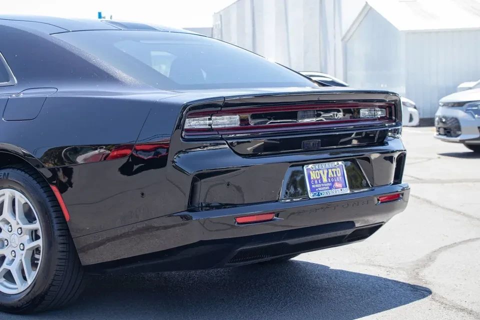 2025 Dodge Charger 8th Gen - Image 9 of 20