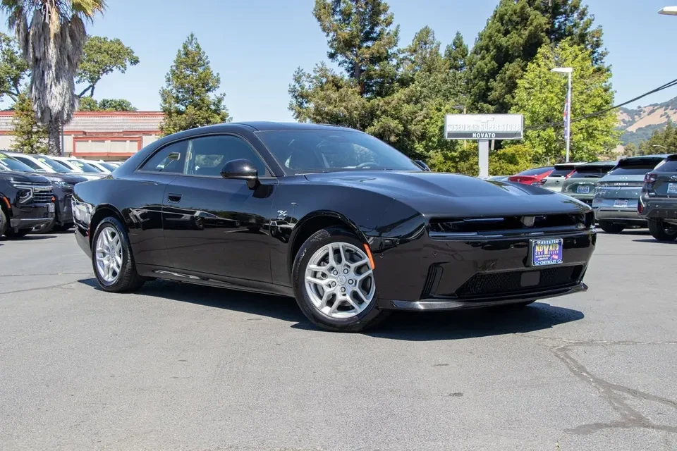 2025 Dodge Charger 8th Gen - Image 2 of 20