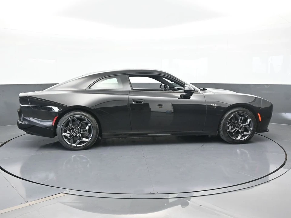 2025 Dodge Charger 8th Gen - Image 7 of 12