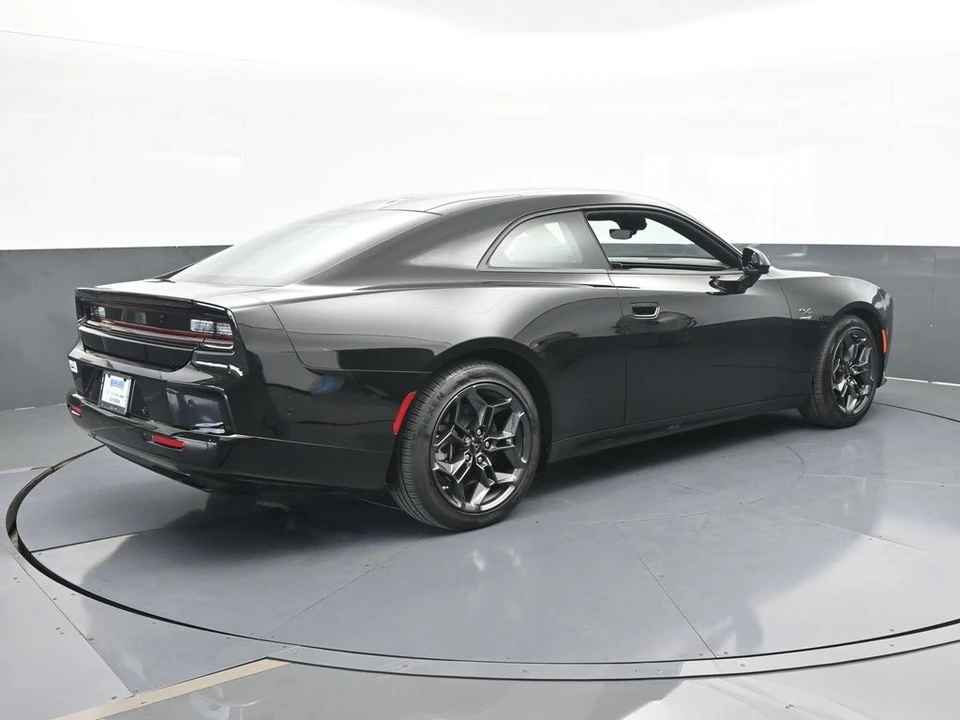 2025 Dodge Charger 8th Gen - Image 6 of 12