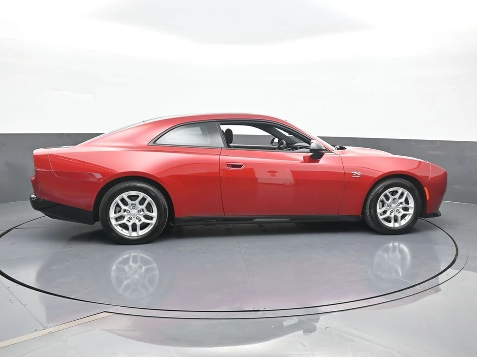 2025 Dodge Charger 8th Gen - Image 7 of 12