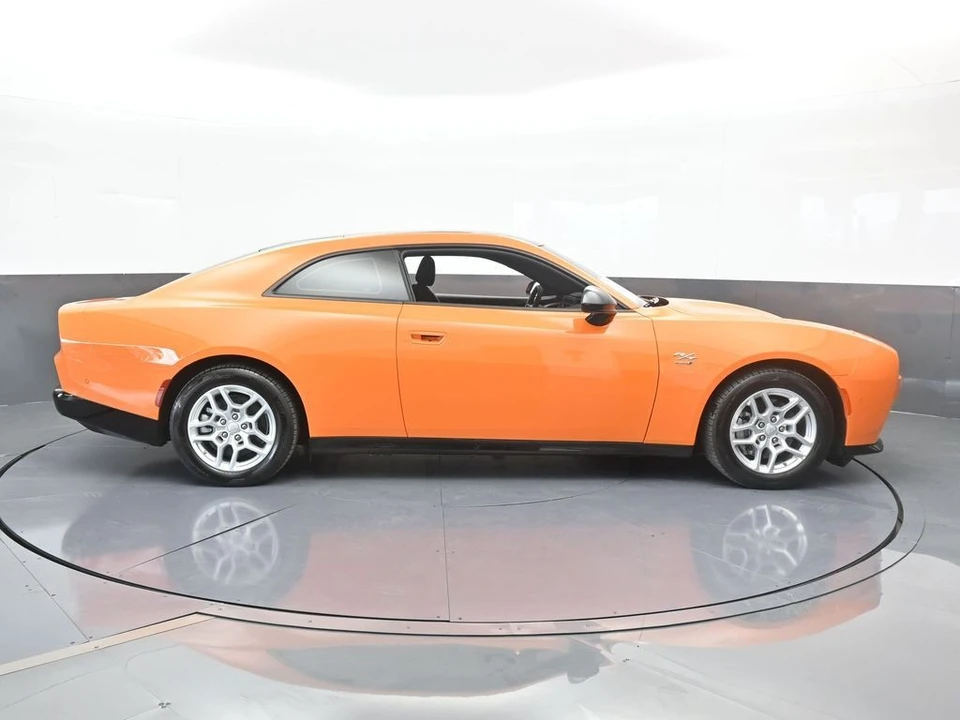 2025 Dodge Charger 8th Gen - Image 7 of 12