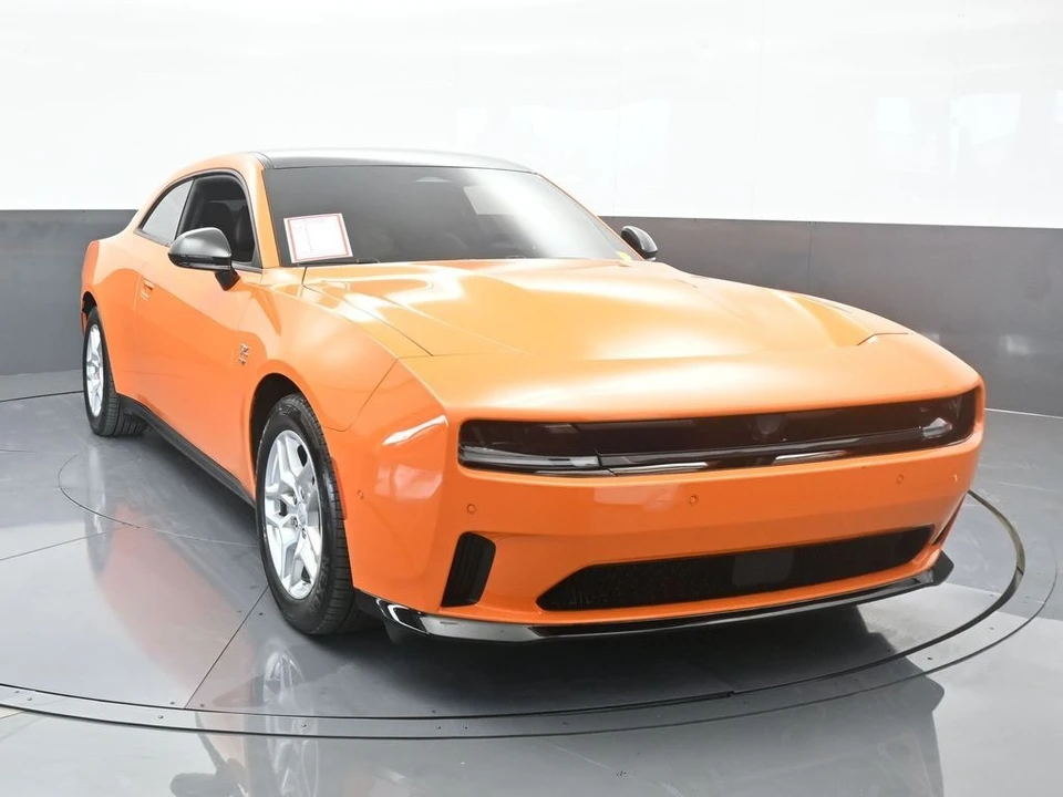 2025 Dodge Charger 8th Gen - Image 9 of 12