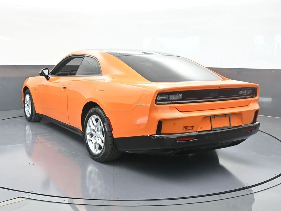 2025 Dodge Charger 8th Gen - Image 4 of 12