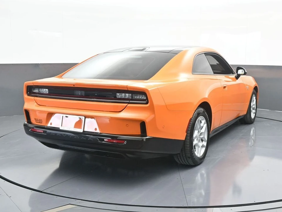 2025 Dodge Charger 8th Gen - Image 5 of 12