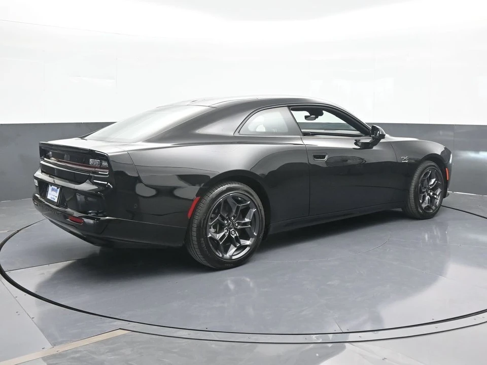 2025 Dodge Charger 8th Gen - Image 6 of 12