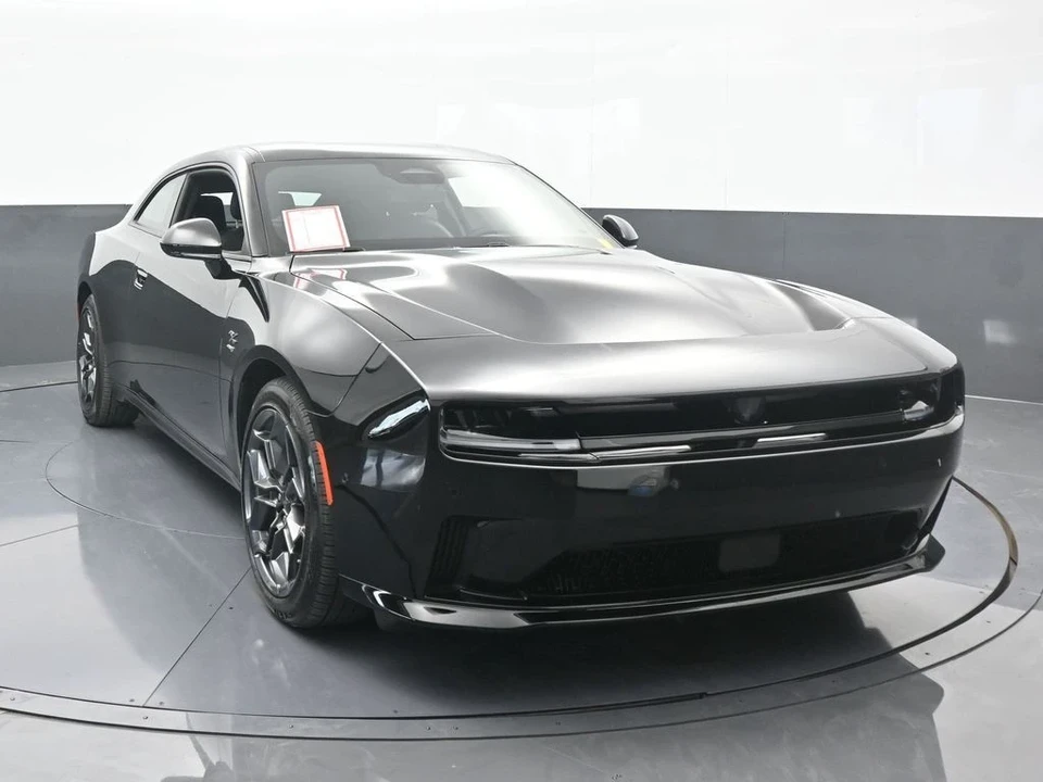 2025 Dodge Charger 8th Gen - Image 9 of 12