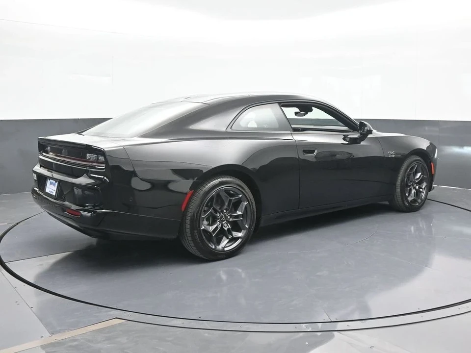 2025 Dodge Charger 8th Gen - Image 6 of 12