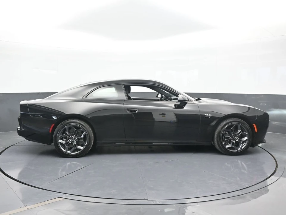 2025 Dodge Charger 8th Gen - Image 7 of 12