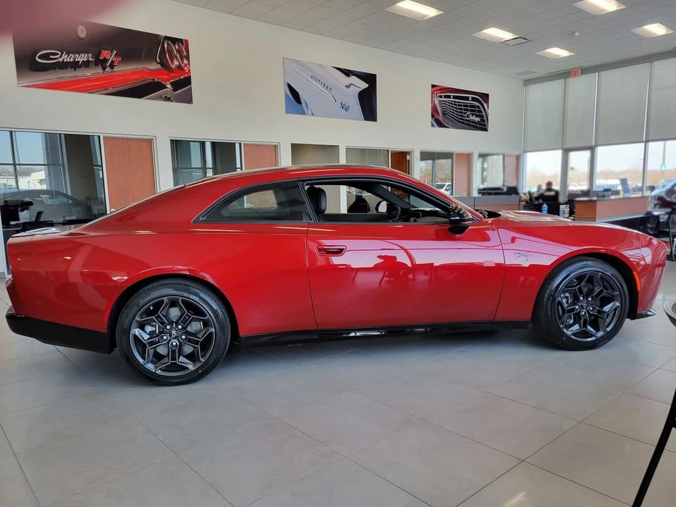 2025 Dodge Charger 8th Gen - Image 4 of 20