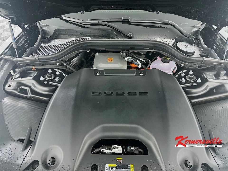 2025 Dodge Charger 8th Gen - Image 17 of 21