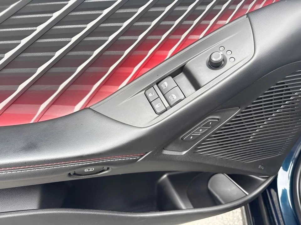 2025 Dodge Charger 8th Gen - Image 16 of 23