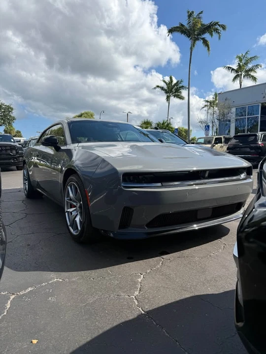 2025 Dodge Daytona - Image 2 of 9