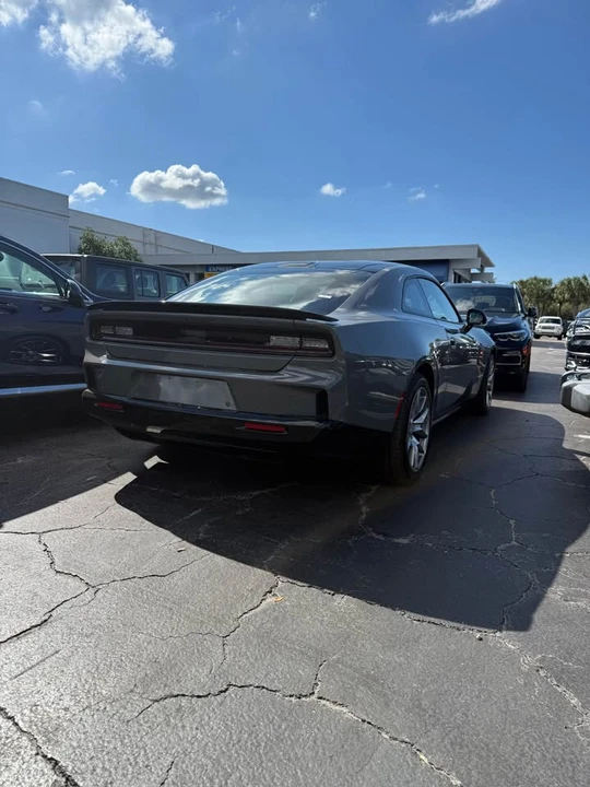 2025 Dodge Daytona - Image 3 of 9