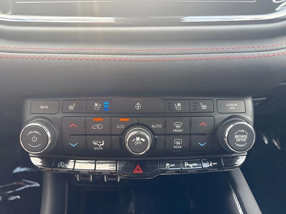 2025 Dodge Durango 3rd Gen - Image 17 of 31
