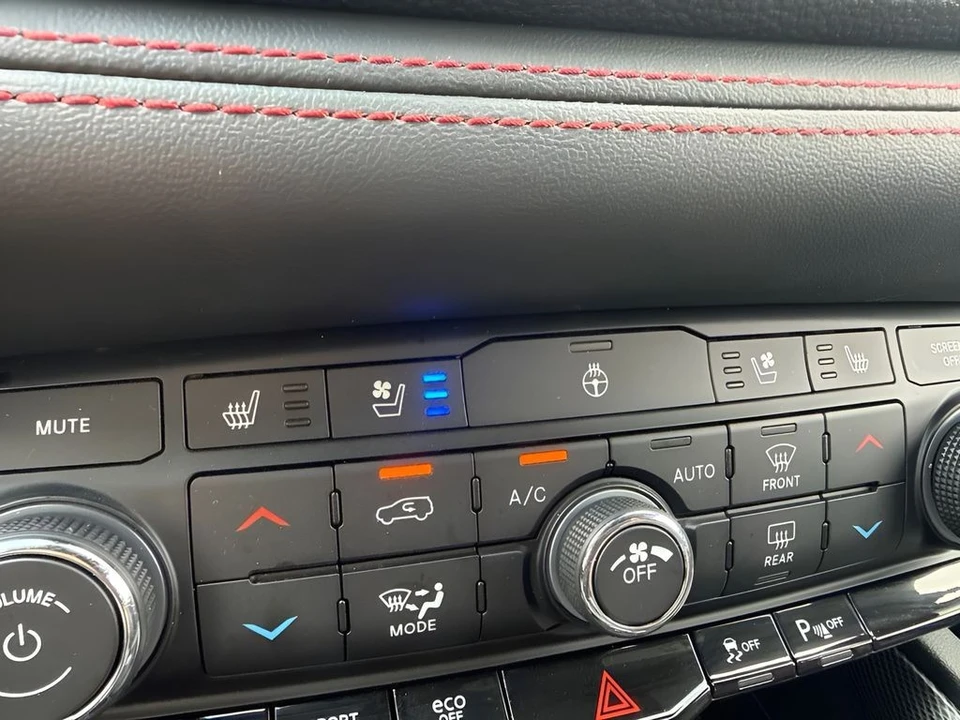 2025 Dodge Durango 3rd Gen - Image 13 of 27