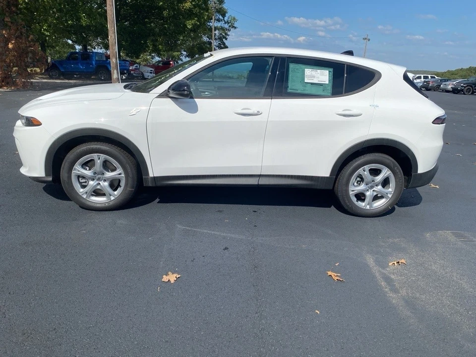 2025 Dodge Hornet - Image 8 of 12