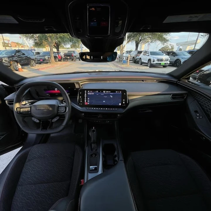2025 Dodge Charger 8th Gen - Image 4 of 8