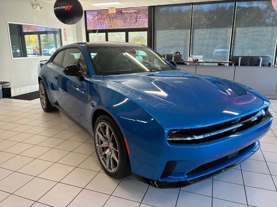 2025 Dodge Charger 8th Gen - Image 2 of 7