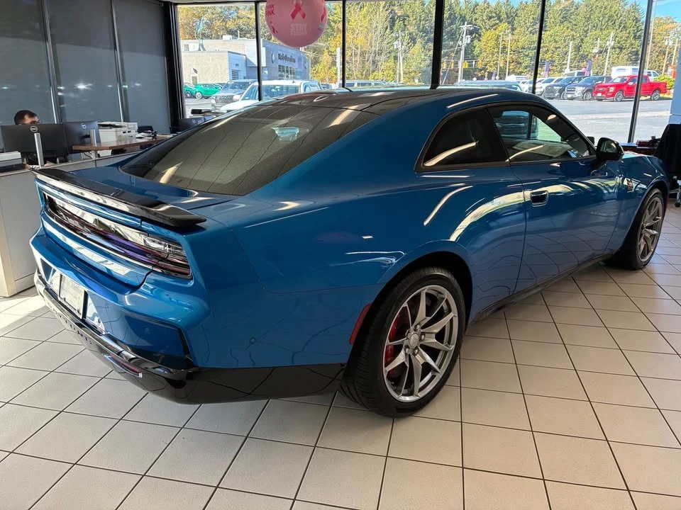 2025 Dodge Charger 8th Gen - Image 4 of 7