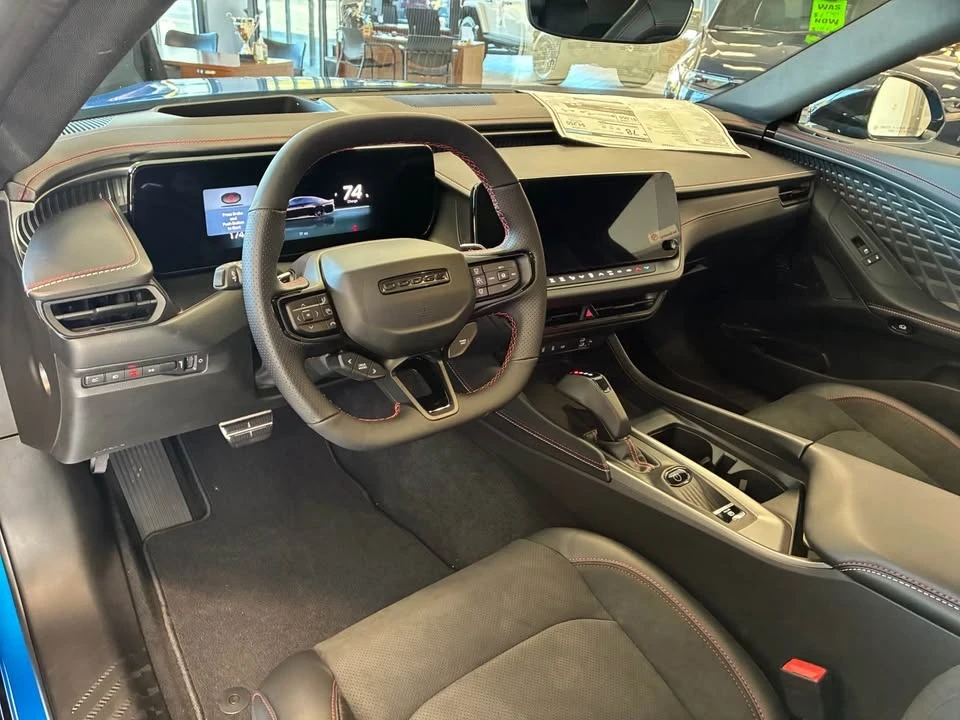 2025 Dodge Charger 8th Gen - Image 6 of 7