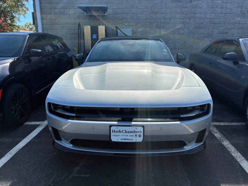 2025 Dodge Charger 8th Gen - Image 2 of 10