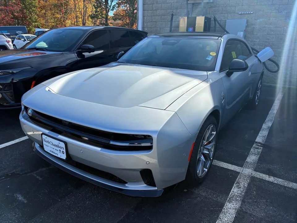 2025 Dodge Charger 8th Gen - Image 3 of 10