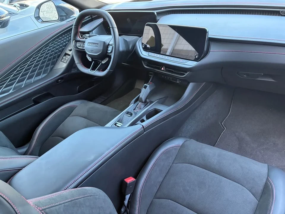 2025 Dodge Charger 8th Gen - Image 4 of 10