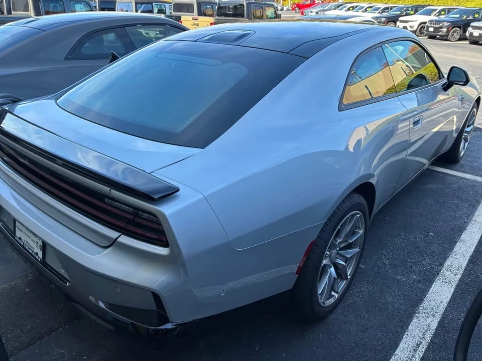 2025 Dodge Charger 8th Gen - Image 7 of 10