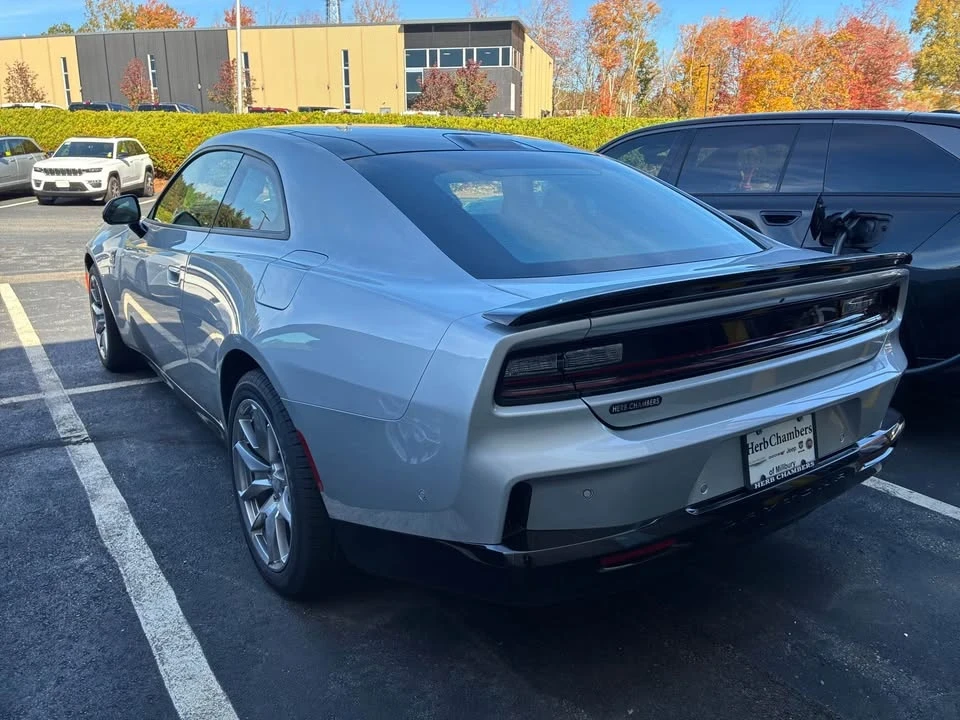 2025 Dodge Charger 8th Gen - Image 9 of 10