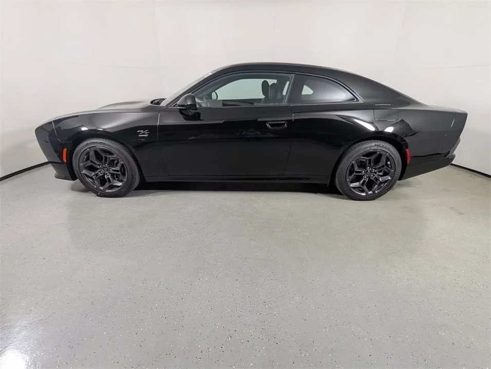 2025 Dodge Charger 8th Gen - Image 5 of 13
