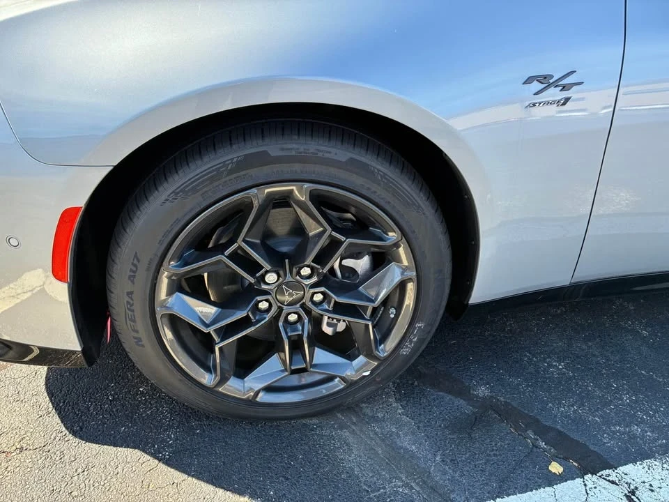 2025 Dodge Charger 8th Gen - Image 4 of 12