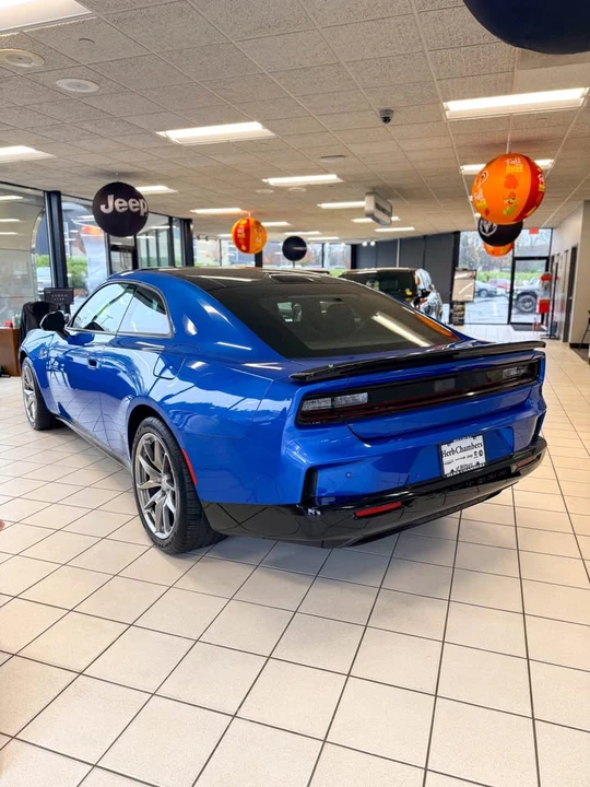 2025 Dodge Charger 8th Gen - Image 4 of 11