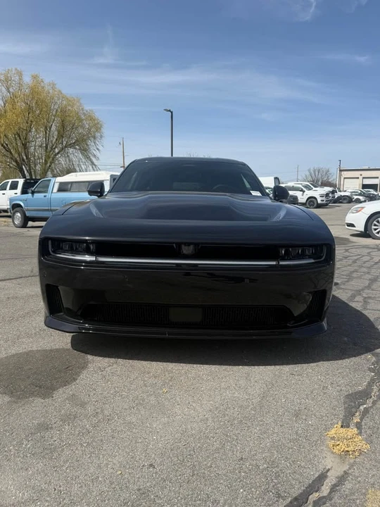 2025 Dodge Charger 8th Gen - Image 8 of 13